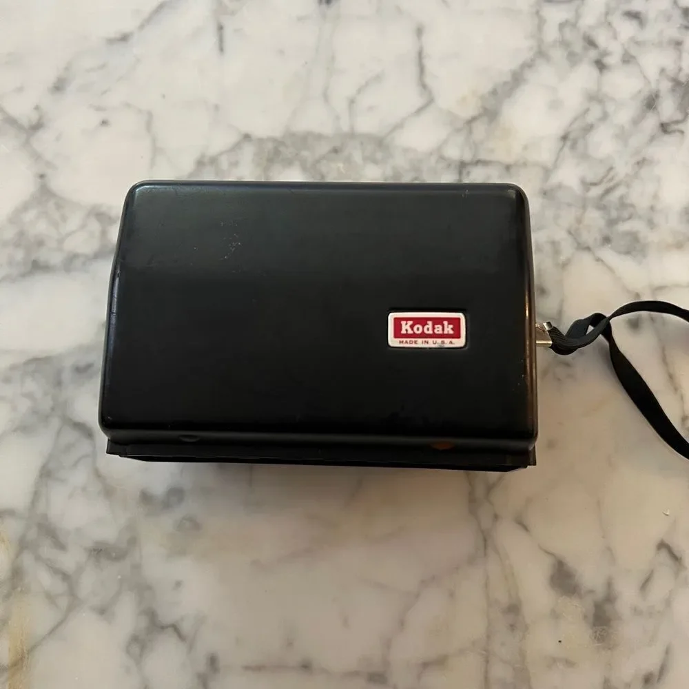 Kodak Instamatic 104 Camera w/hard case